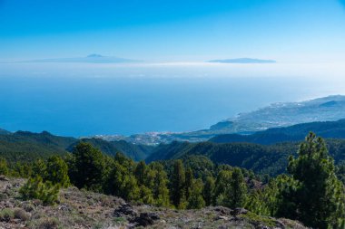 Tenerife ve La Gomera Pico de la Nieve 'den izlendi La Palma, Kanarya Adaları, İspanya.