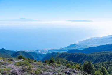 Tenerife ve La Gomera Pico de la Nieve 'den izlendi La Palma, Kanarya Adaları, İspanya.
