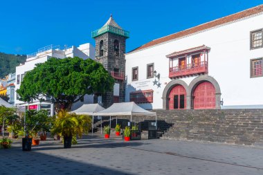 Santa Cruz de la Palma 'daki Santo Domingo Meydanı, Kanarya Adaları, İspanya.