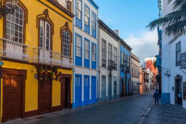 Santa Cruz de la Palma 'nın merkezindeki güzel geleneksel evler, Kanarya Adaları, İspanya.