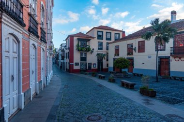 Santa Cruz de la Palma 'nın merkezindeki güzel geleneksel evler, Kanarya Adaları, İspanya.