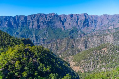 La Palma, Kanarya Adaları 'ndaki Caldera de Taburiente Ulusal Parkı' nda Mirador de los roques, İspanya.