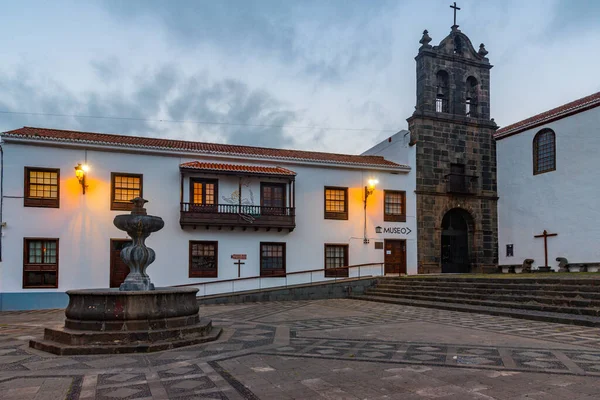 İspanya 'nın Kanarya Adaları, Santa Cruz de La Palma' daki müzeye ev sahipliği yapan Lekesiz Gebelik Kraliyet Manastırı..