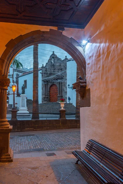 Vista Noturna Praça Espana Através Arcade Prefeitura Santa Cruz Palma — Fotografia de Stock