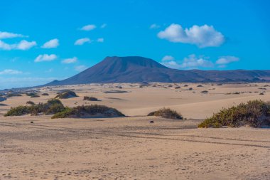 Fuerteventura, Kanarya Adaları, İspanya 'daki Corralejo kum tepelerinin gün doğumu manzarası.