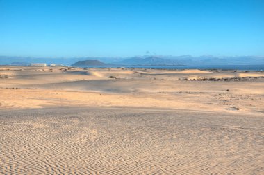 Fuerteventura, Kanarya Adaları, İspanya 'daki Corralejo kum tepelerinin gün doğumu manzarası.