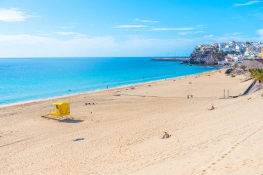 Playa de Matorral 'da güneşli bir gün Morro Jable, Fuerteventura, Kanarya Adaları, İspanya.