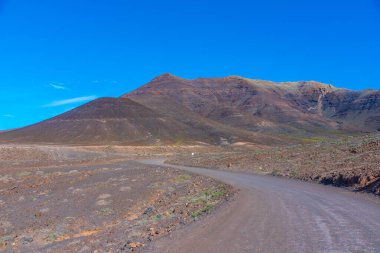 Jandia yarımadasından geçen yol Fuerteventura, Kanarya Adaları, İspanya.