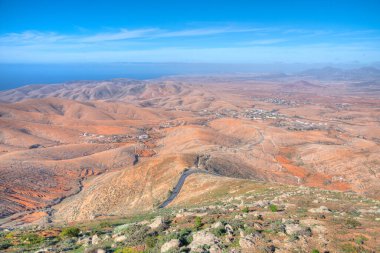 İspanya, Fuerteventura 'daki Valle de Santa Ines kasabasının hava manzarası..
