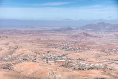 İspanya, Fuerteventura 'daki Valle de Santa Ines kasabasının hava manzarası..