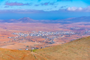Fuerteventura, Kanarya Adaları, İspanya 'daki Antigua ve La Corte kasabalarının hava manzarası.