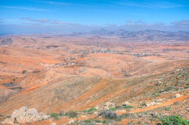 İspanya, Fuerteventura 'daki Valle de Santa Ines kasabasının hava manzarası..