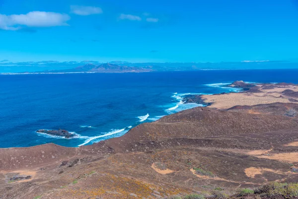 スペインのカナリア諸島 ロボス島から見たランサローテ島 — ストック写真