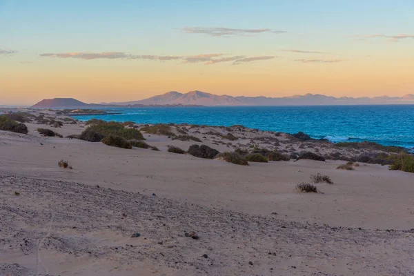 Zonsondergang Uitzicht Corralejo Zandduinen Lanzarote Vanaf Fuerteventura Canarische Eilanden Spanje — Stockfoto