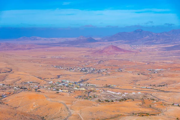 İspanya, Fuerteventura 'daki Valle de Santa Ines kasabasının hava manzarası..