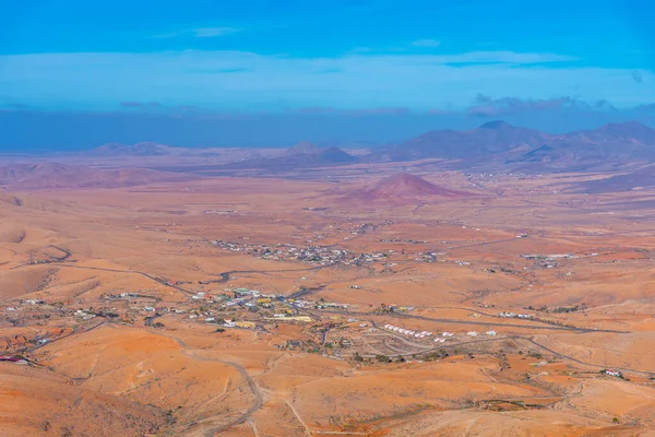İspanya, Fuerteventura 'daki Valle de Santa Ines kasabasının hava manzarası..