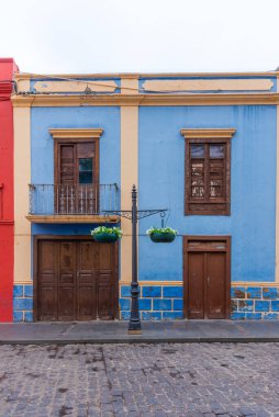 Galdar 'daki renkli cadde Gran Canaria, Kanarya Adaları, İspanya.