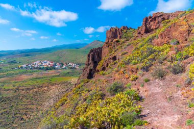İspanya 'nın Kanarya Adaları' ndaki Gran Canaria 'daki Cuatro Puertas arkeoloji sahasından Piletillas köyü.