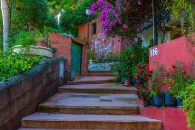 Barranco de Guayadeque vadisindeki Cueva Bermeja 'daki mağara evleri Gran Canaria, Kanarya adaları, İspanya.