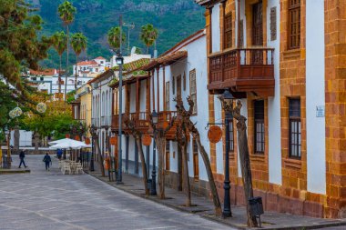 Teror 'un ana caddesindeki geleneksel evler Gran Canaria, Kanarya Adaları, İspanya.