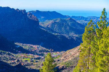 İspanya, Kanarya Adaları, Gran Canaria 'daki Ayacata köyünün hava manzarası.