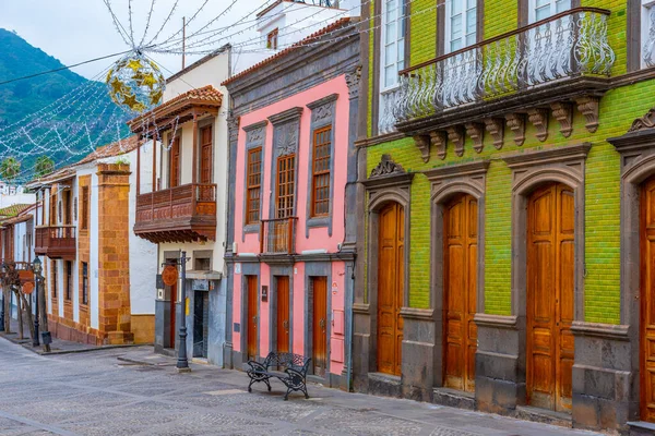 Teror 'un ana caddesindeki geleneksel evler Gran Canaria, Kanarya Adaları, İspanya.