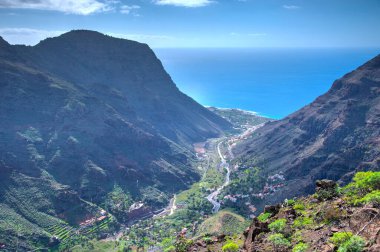 İspanya, Kanarya Adaları, La Gomera 'daki Valle Gran Rey Vadisi' nin havadan görünüşü.