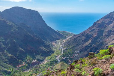 İspanya, Kanarya Adaları, La Gomera 'daki Valle Gran Rey Vadisi' nin havadan görünüşü.