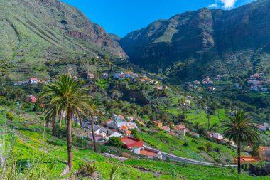 İspanya, Kanarya Adaları, La Gomera 'daki Valle Gran Rey Vadisi' nin havadan görünüşü.