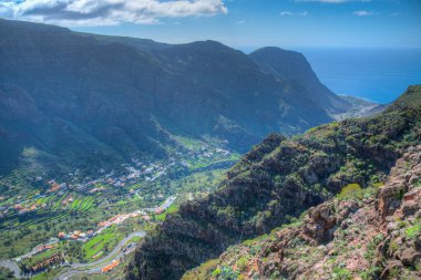 İspanya, Kanarya Adaları, La Gomera 'daki Valle Gran Rey Vadisi' nin havadan görünüşü.