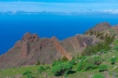 La Gomera 'nın dağlık kıyı şeridi, Kanarya Adaları, İspanya.