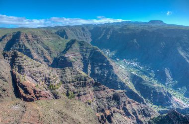 İspanya, Kanarya Adaları, La Gomera 'daki Valle Gran Rey Vadisi' nin havadan görünüşü.