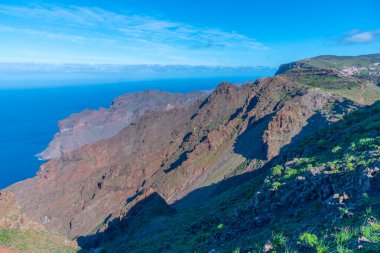 La Gomera 'nın dağlık kıyı şeridi, Kanarya Adaları, İspanya.
