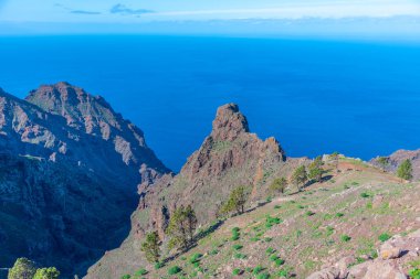 La Gomera 'nın dağlık kıyı şeridi, Kanarya Adaları, İspanya.