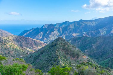 La Gomera 'nın dağlık kıyı şeridi, Kanarya Adaları, İspanya.