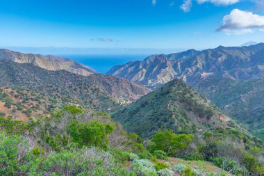La Gomera 'nın dağlık kıyı şeridi, Kanarya Adaları, İspanya.