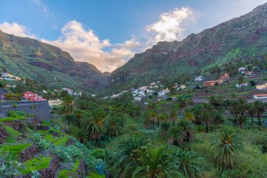 İspanya, Kanarya Adaları, La Gomera 'daki Valle Gran Rey Vadisi' nin gün doğumu manzarası.