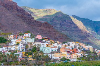 İspanya, Kanarya Adaları, La Gomera 'daki Valle Gran Rey Vadisi' nin havadan görünüşü.