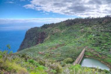 İspanya 'daki La Gomera, Kanarya Adaları' ndaki Agulo köyü için su deposu..