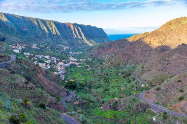 İspanya 'nın La Gomera kentindeki Vallehermoso belediyesindeki Hermingua hava manzarası.