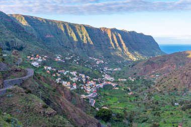 İspanya 'nın La Gomera kentindeki Vallehermoso belediyesindeki Hermingua hava manzarası.