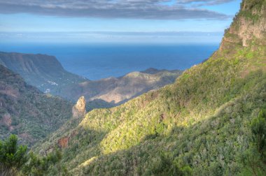La Gomera 'nın dağlık kıyı şeridi, Kanarya Adaları, İspanya.