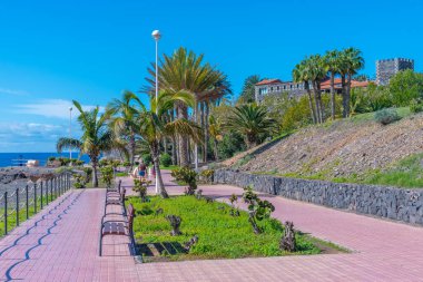 İspanya, Tenerife, Kanarya Adaları 'ndaki Costa Adeje' de El Castillo del Duque.