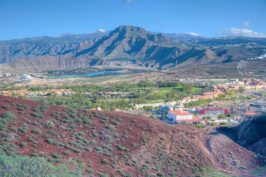 Pico de Teide Tenerife, Kanarya Adaları 'nda Montana Chayofita' nın arkasında görüldü..