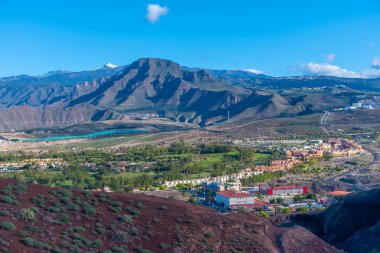 Pico de Teide Tenerife, Kanarya Adaları 'nda Montana Chayofita' nın arkasında görüldü..
