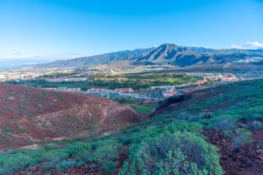 Pico de Teide Tenerife, Kanarya Adaları 'nda Montana Chayofita' nın arkasında görüldü..