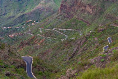 İspanya 'da Tenerife, Kanarya Adaları, Masca Köyü' ne giden yol..