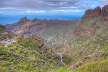 İspanya 'da Tenerife, Kanarya Adaları, Masca Köyü' ne giden yol..