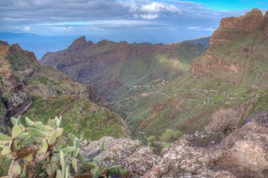 İspanya 'da Tenerife, Kanarya Adaları, Masca Köyü' ne giden yol..