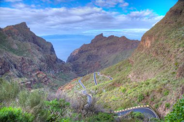 İspanya 'da Tenerife, Kanarya Adaları, Masca Köyü' ne giden yol..